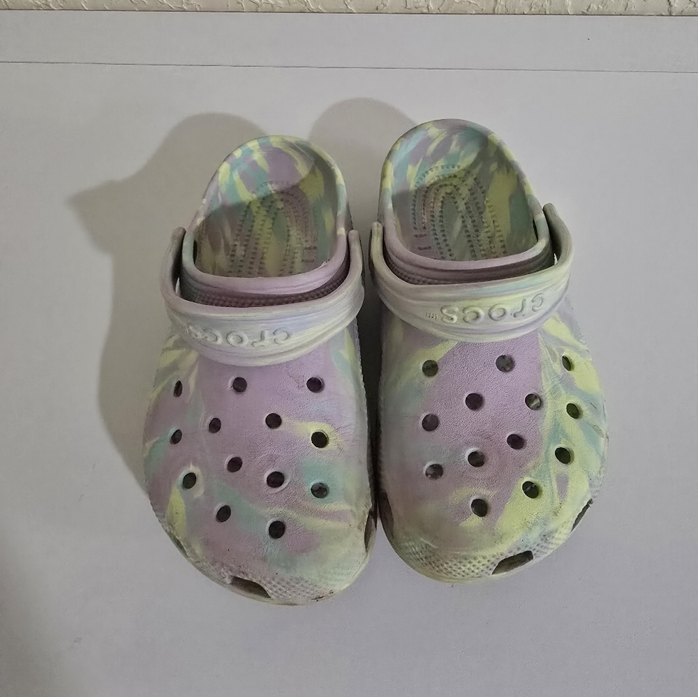 Girls crocs
